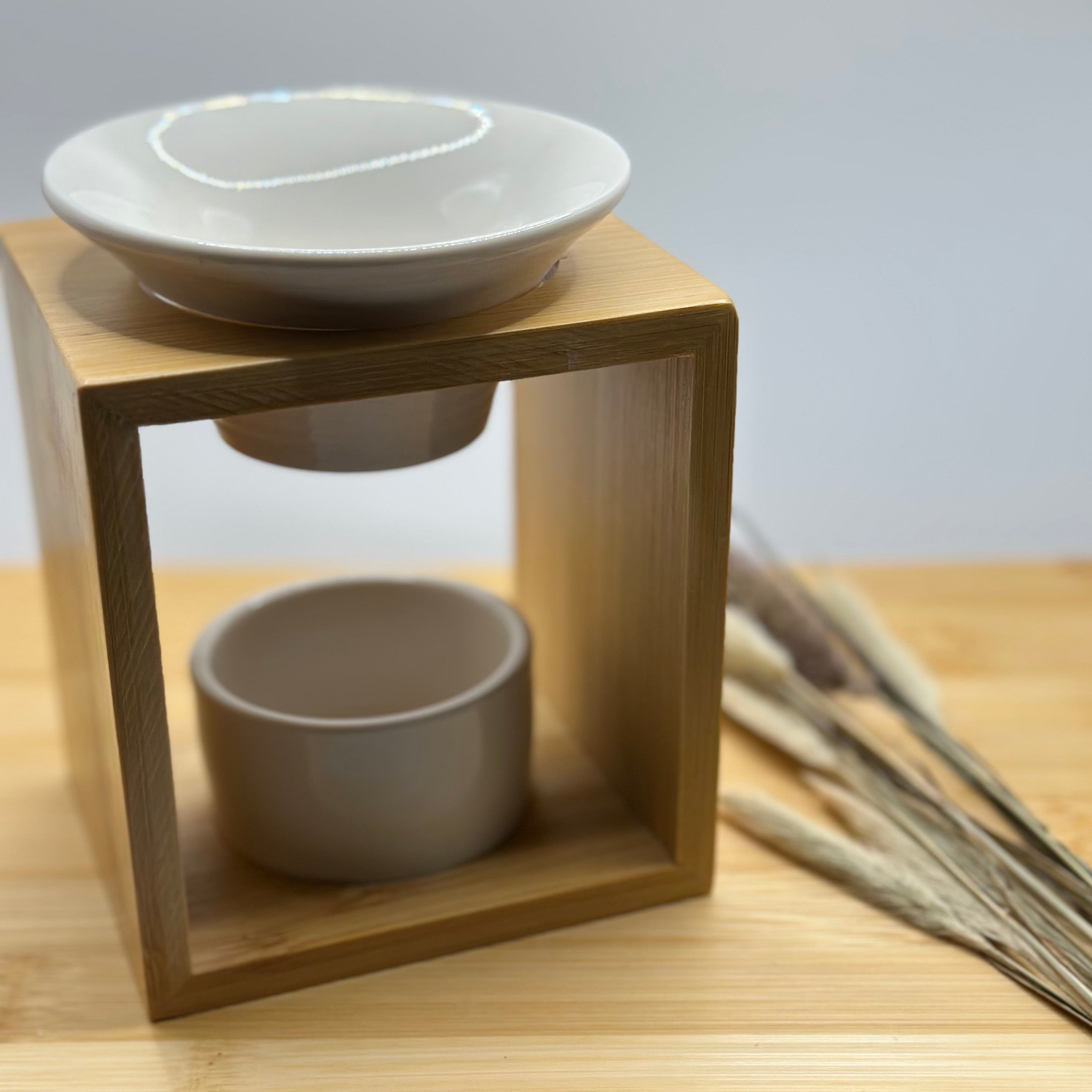 Bamboe waxbrander met wit keramisch schaaltje en houder voor waxinelichtje