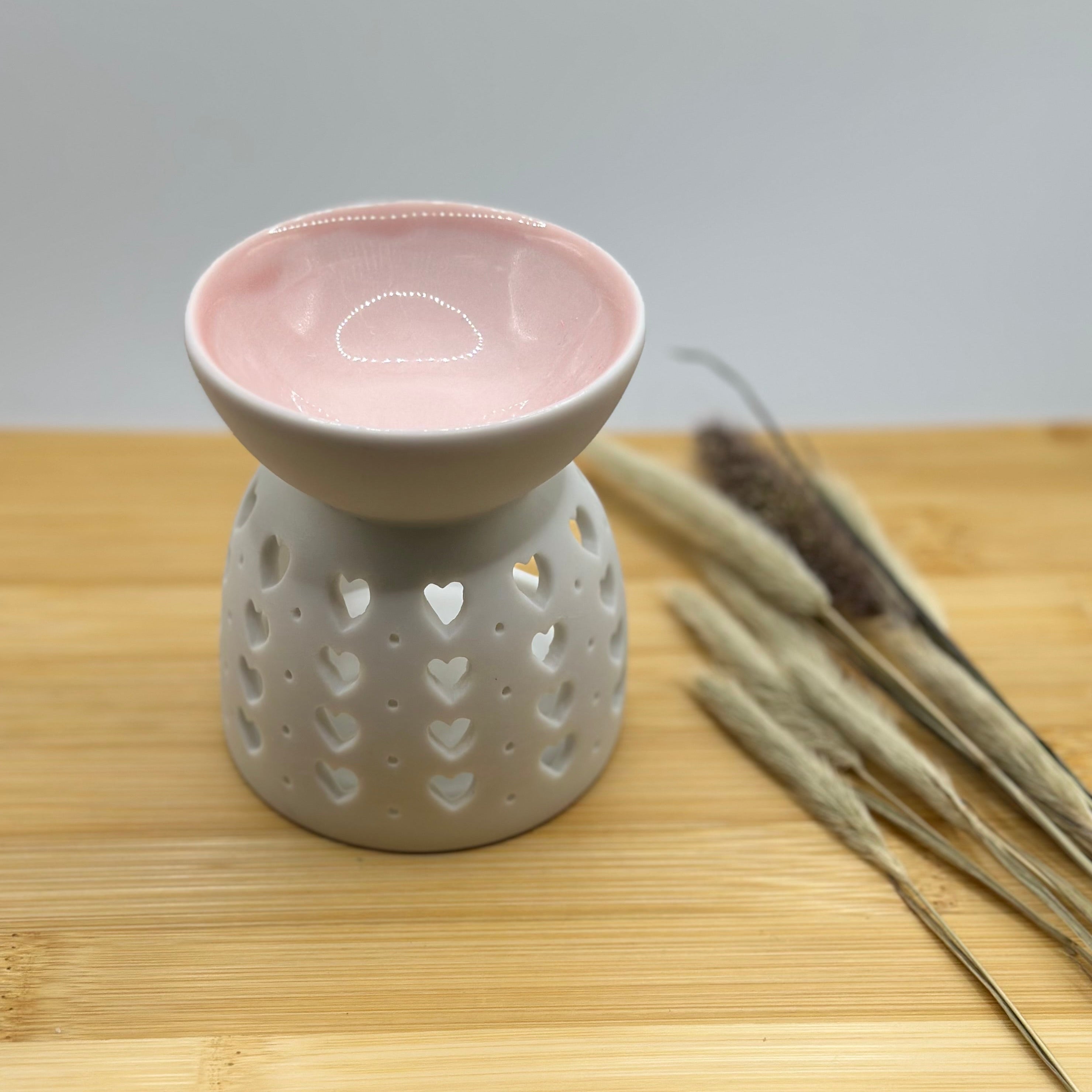 Bovenaanzicht van witte waxbrander met roze binnenzijde van het schaaltje.