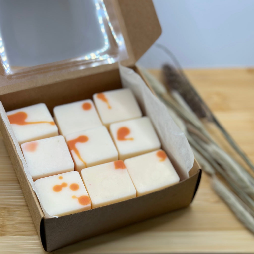 Close-up van Pure Melts Fruity Passion wax melts – romige blokjes met roze swirl en warme amber-perzik geur