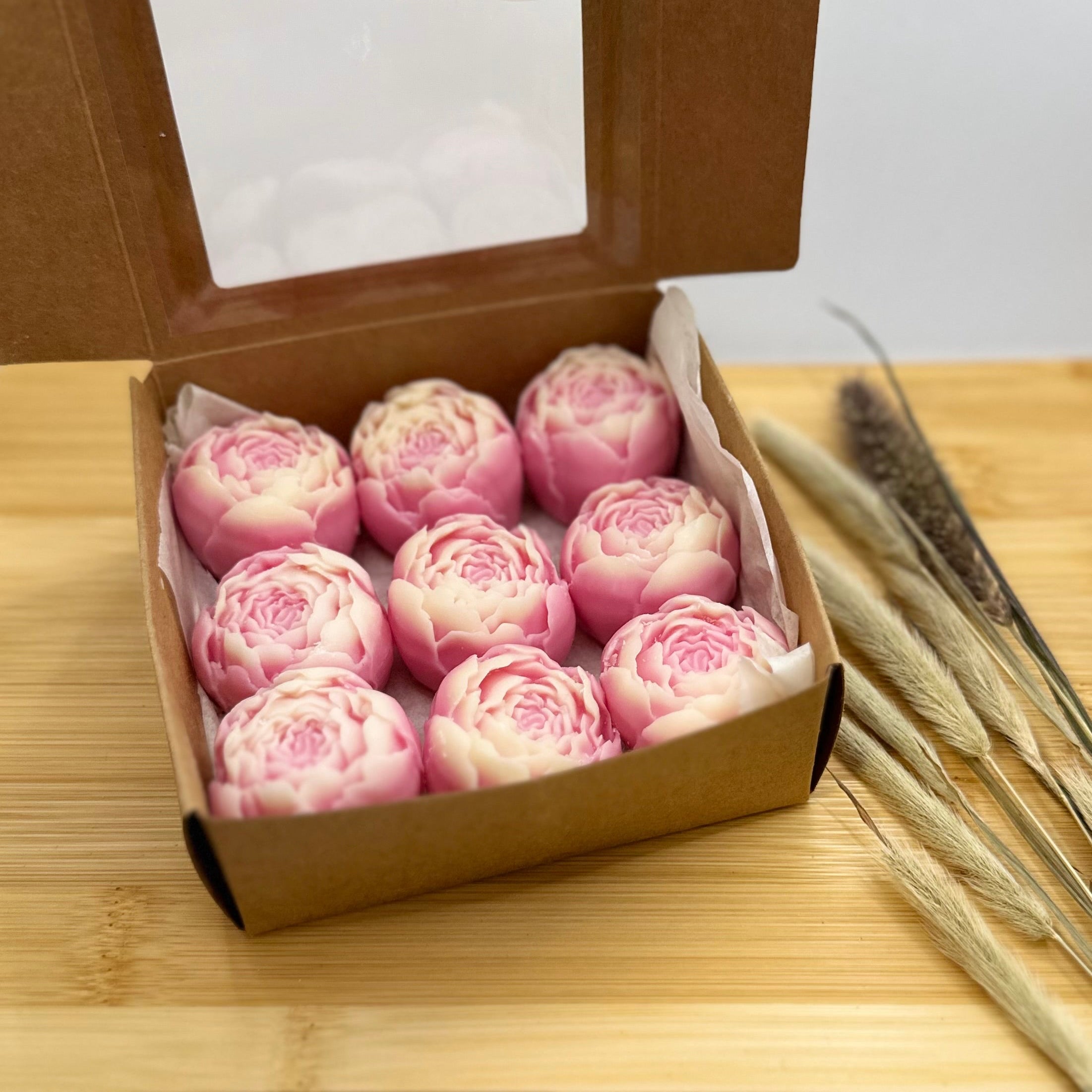 Handgemaakte pioenroos wax melts in cadeauverpakking – pioen en vanille geur van koolzaadwas