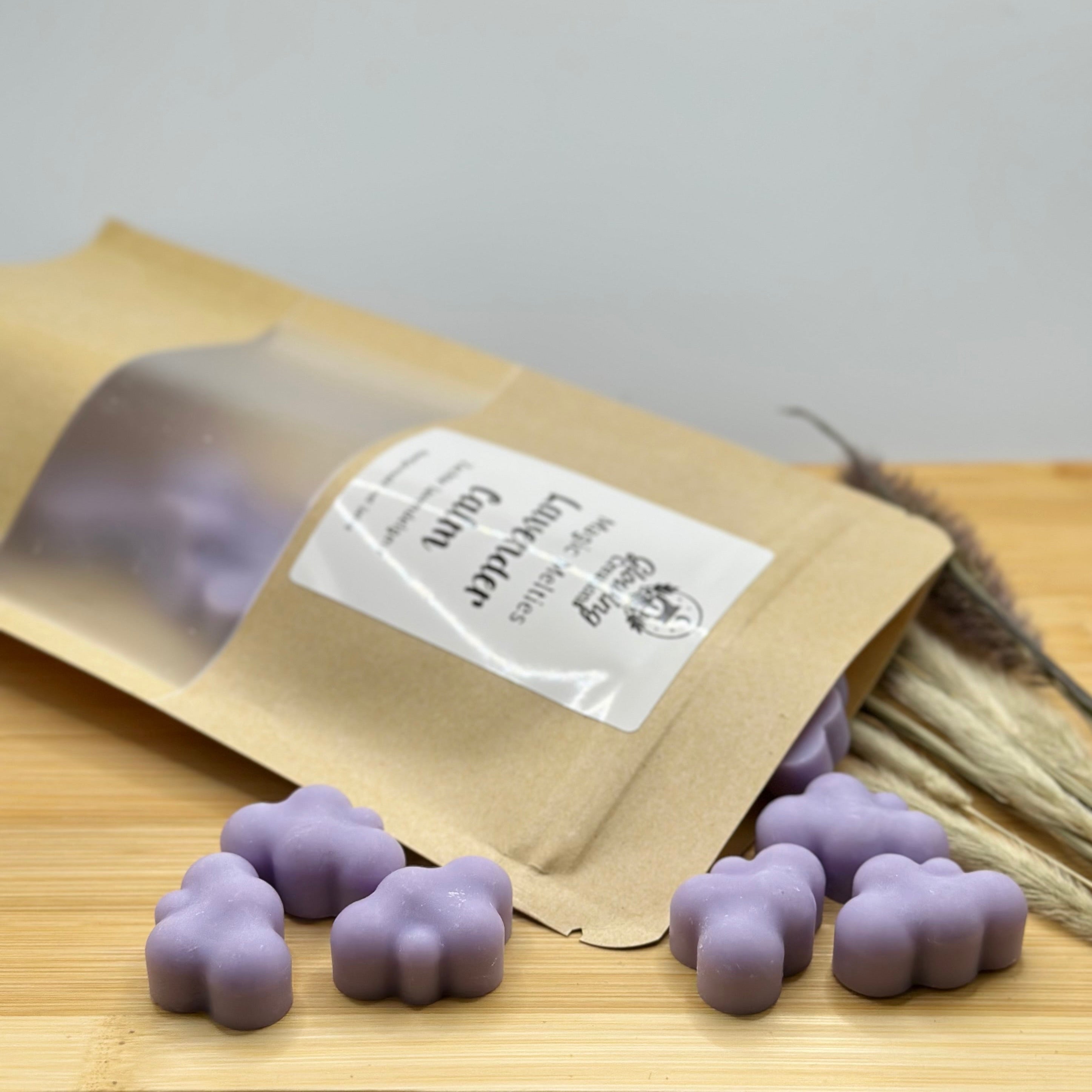 Magic Melties Lavender Calm wax melts met lavendel geur uitgestald naast kraft verpakking