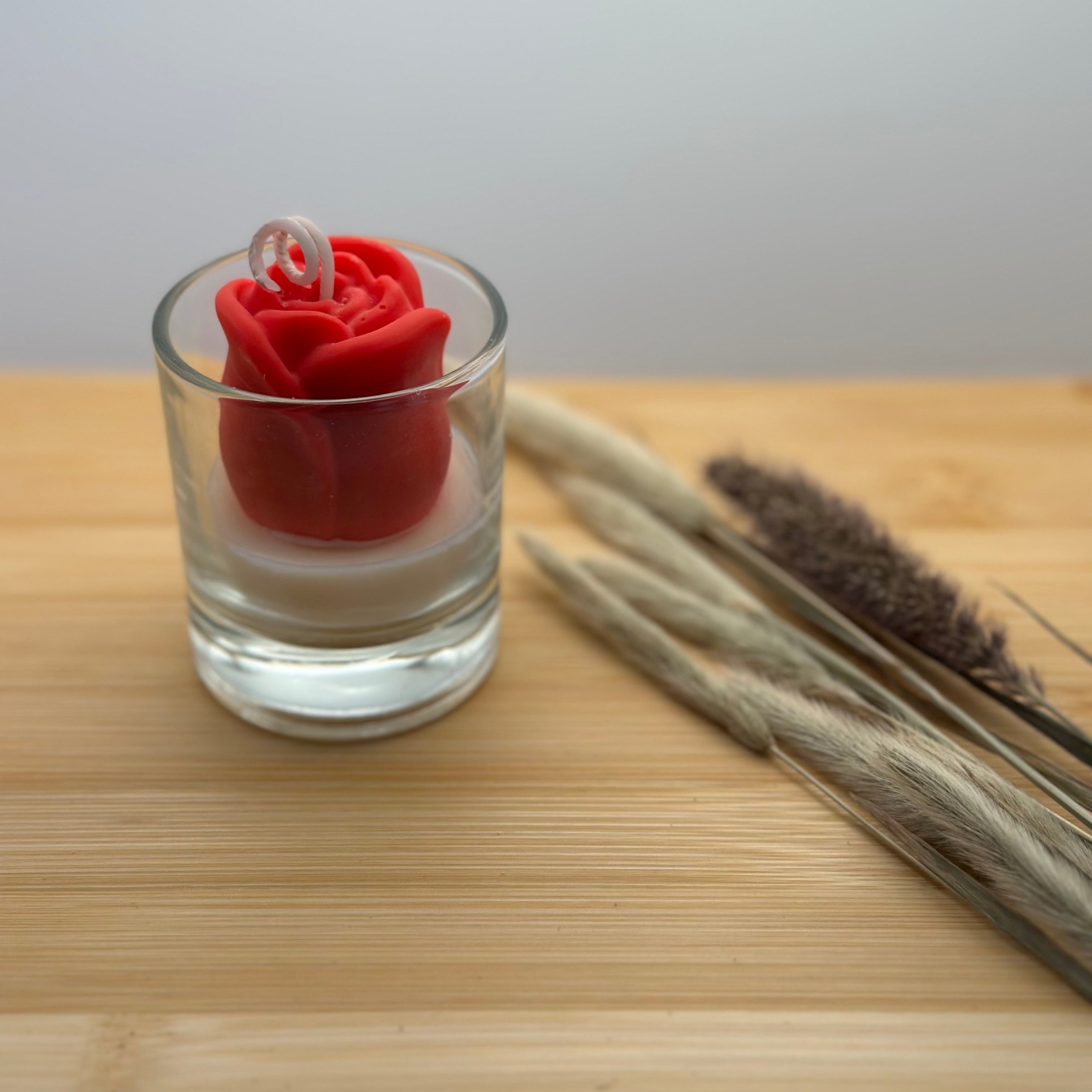Petit Roos geurkaars in glaasje met rode roos – geur van kers en donkere chocolade