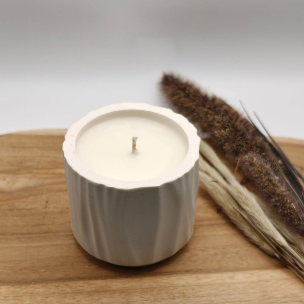 Graceful Day – Bougie parfumée rechargeable dans un pot en Jesmonite